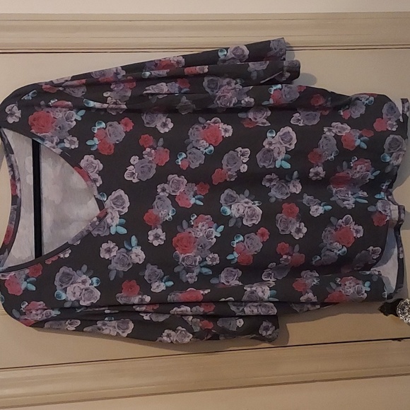 Top - Picture 1 of 2